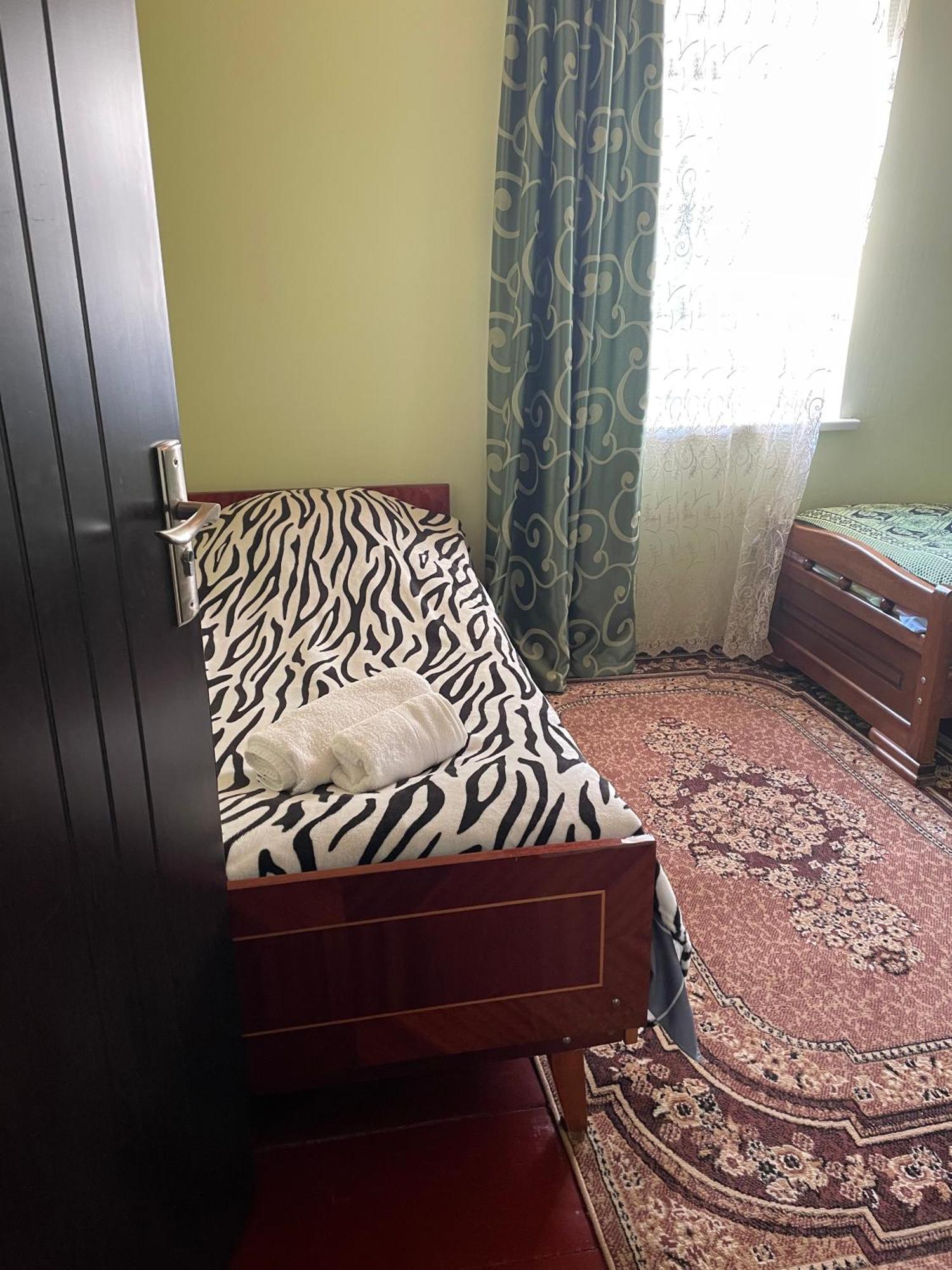 Guesthouse "Megi" Mestia Zewnętrze zdjęcie