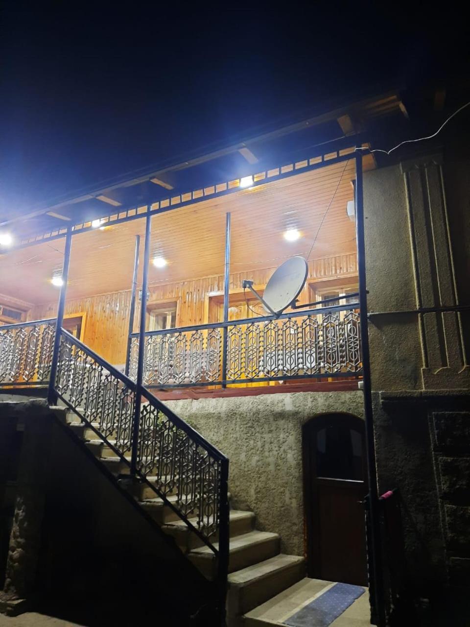 Guesthouse "Megi" Mestia Zewnętrze zdjęcie