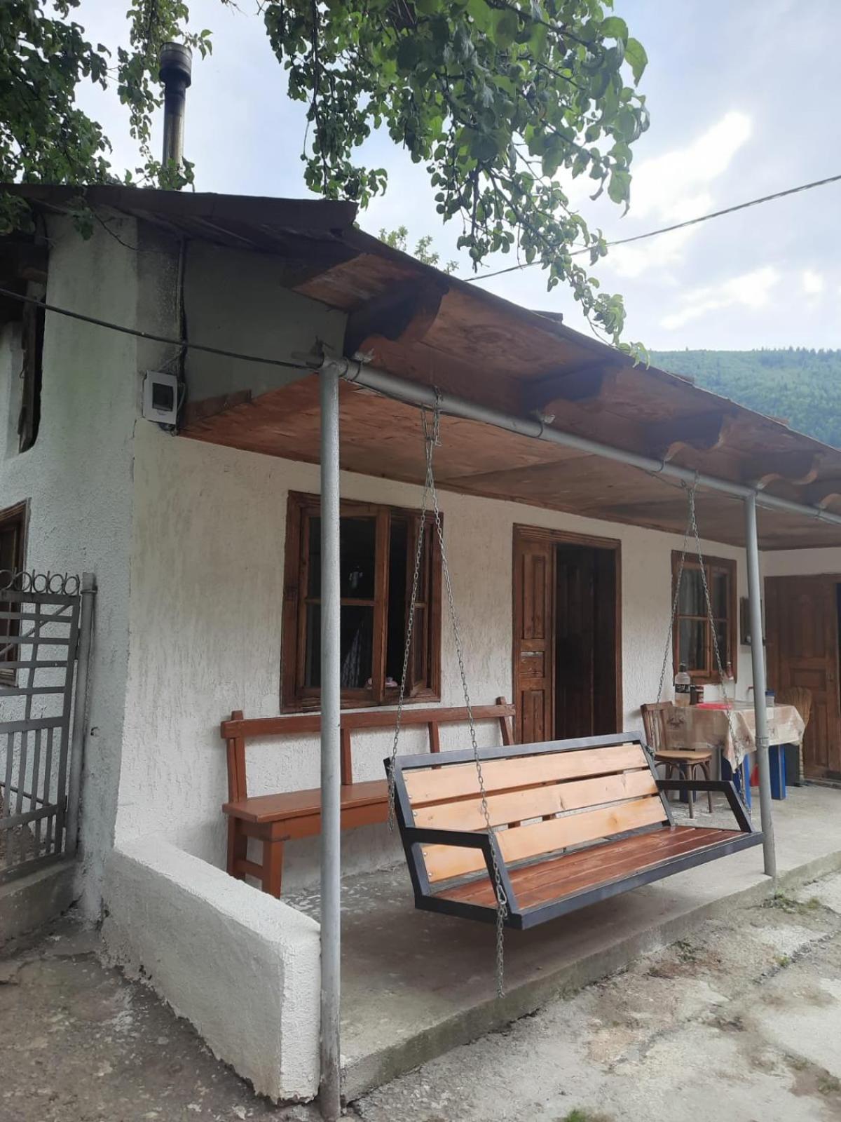 Guesthouse "Megi" Mestia Zewnętrze zdjęcie