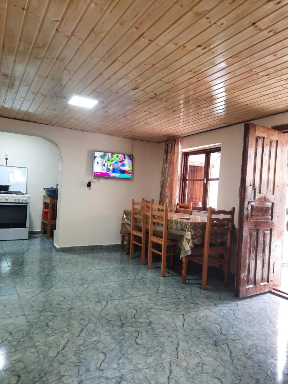 Guesthouse "Megi" Mestia Zewnętrze zdjęcie